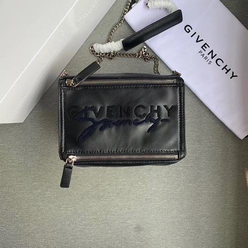 Givenchy-adf1bb48